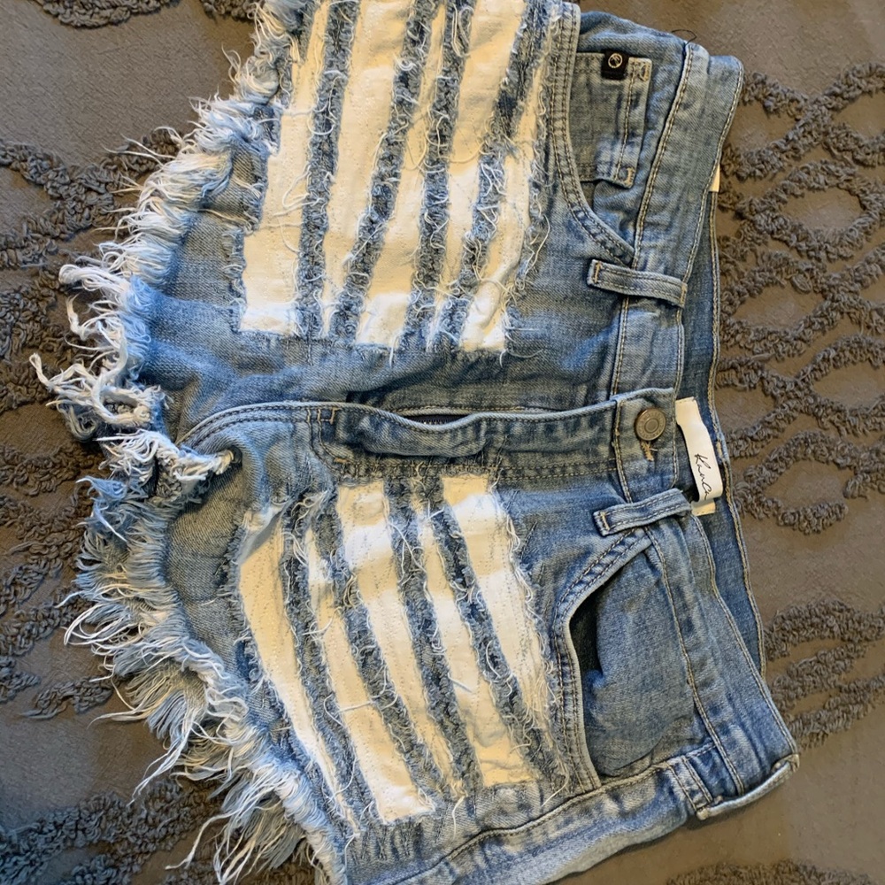 LIKE NEW SIZE 30 KANCAN SHORTS